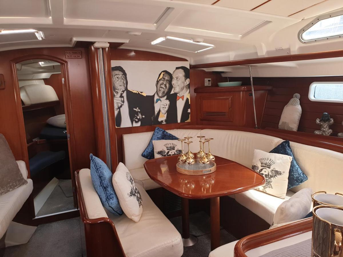 Luxury Yacht Stay "White Dove" Sleeps 6 Cebelitarık Dış mekan fotoğraf