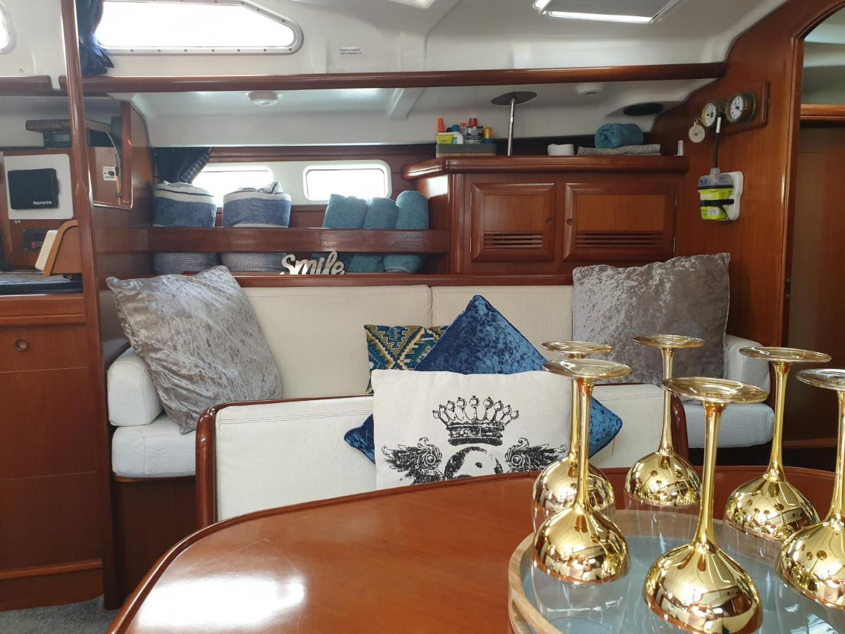 Luxury Yacht Stay "White Dove" Sleeps 6 Cebelitarık Dış mekan fotoğraf