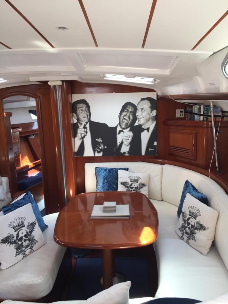 Luxury Yacht Stay "White Dove" Sleeps 6 Cebelitarık Dış mekan fotoğraf