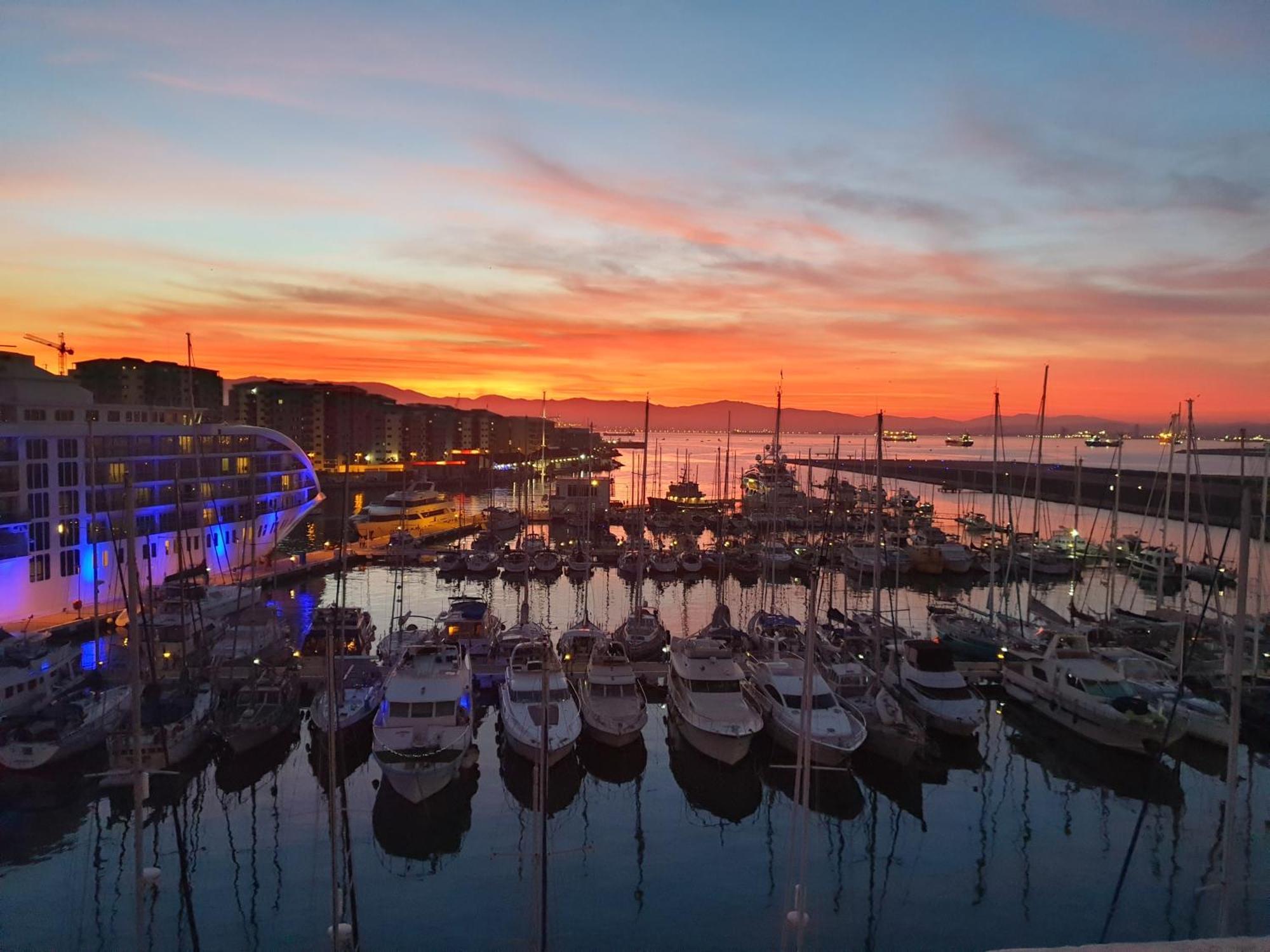 Luxury Yacht Stay "White Dove" Sleeps 6 Cebelitarık Dış mekan fotoğraf